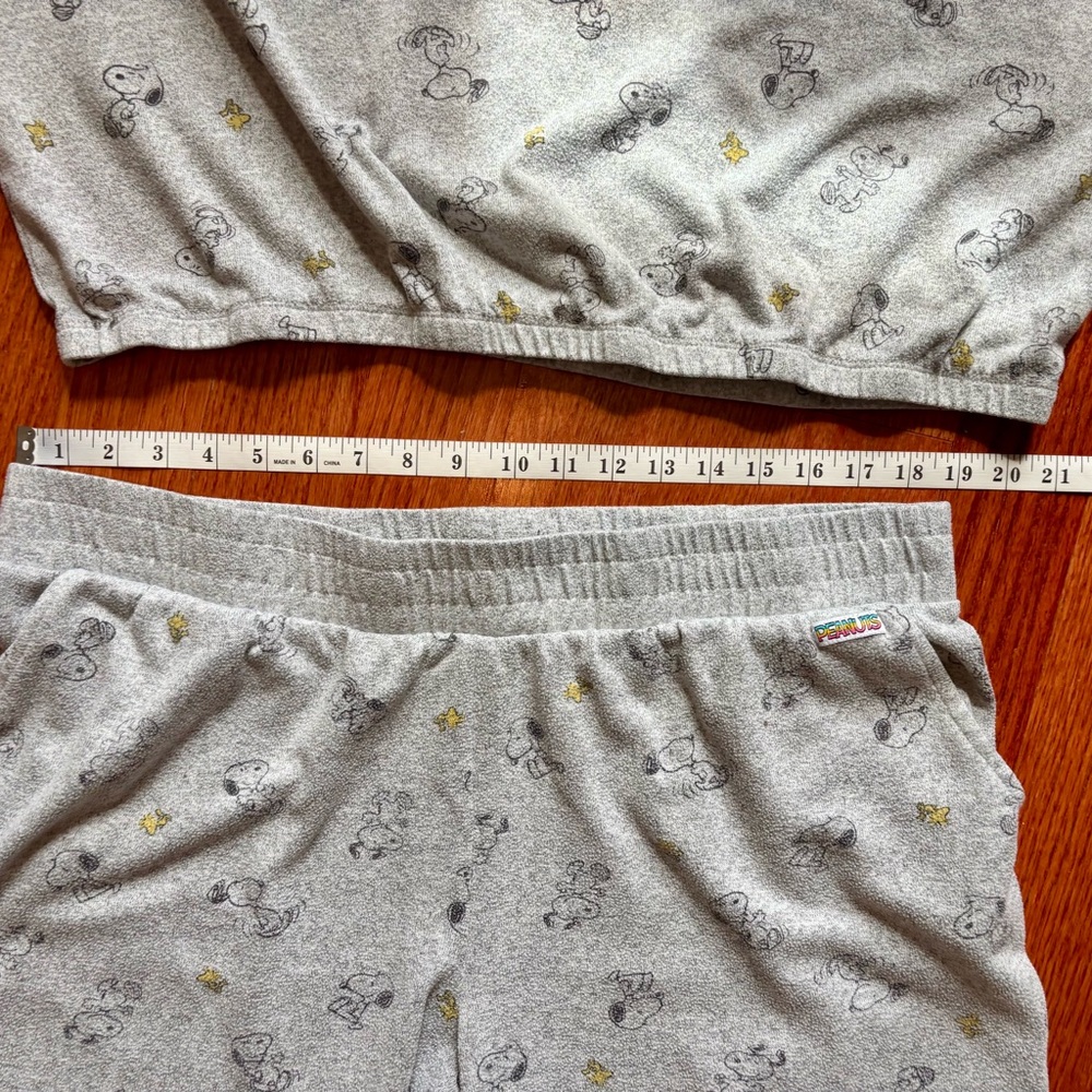 Peanuts- Gray Pajama sweatshirt & pants Set women’s, size XL - Picture 11 of 13